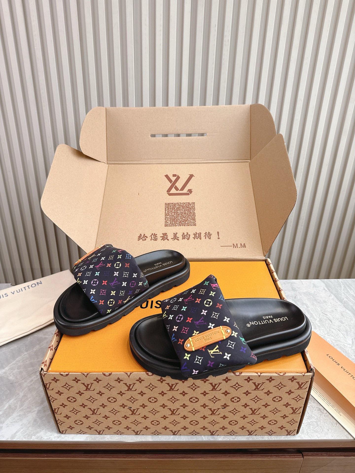 루이비통 남여 공용 슬리퍼