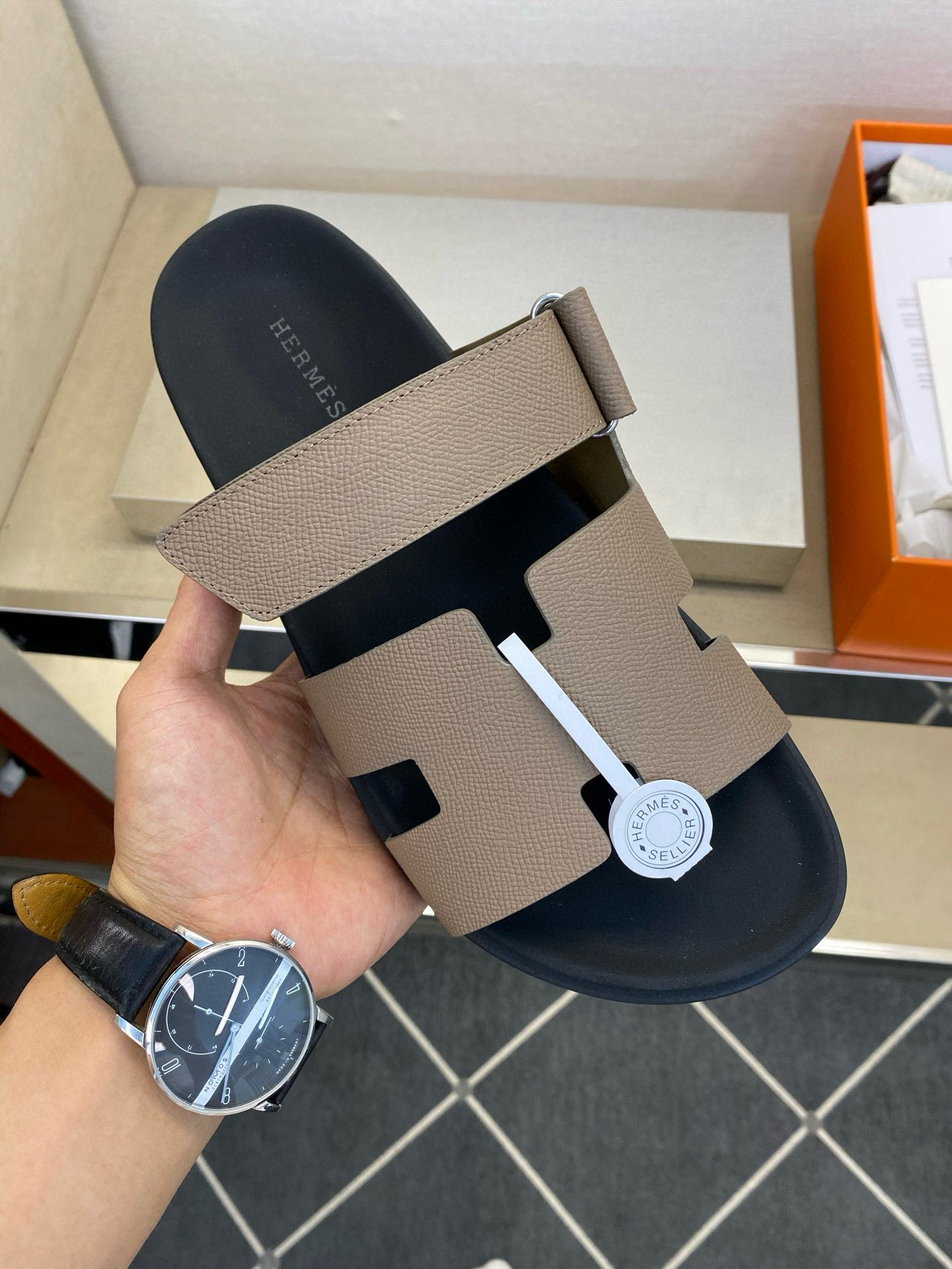 에르메스 남자 슬리퍼