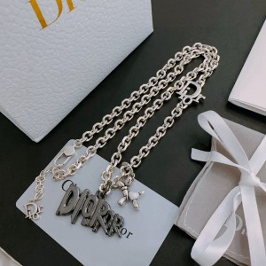 디올 목걸이