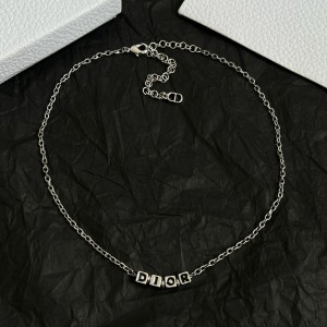 디올 목걸이
