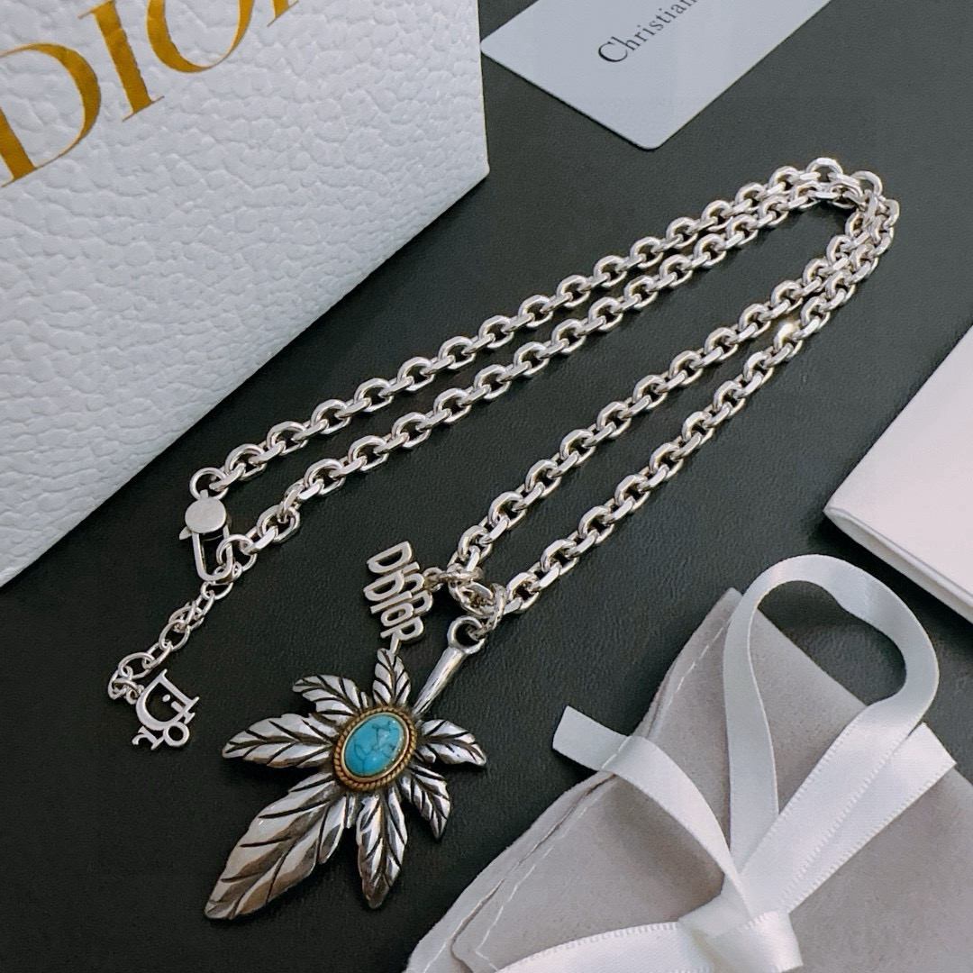 디올 목걸이
