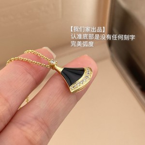 불가리 목걸이