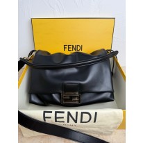 펜디 여자가방 8832