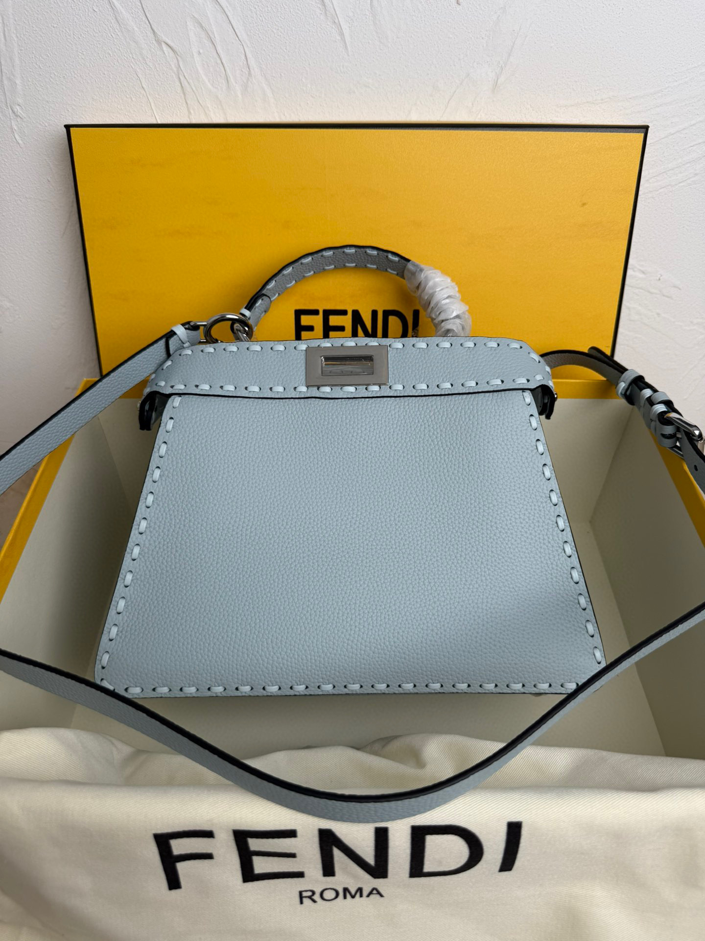 펜디 여자가방 8BN327