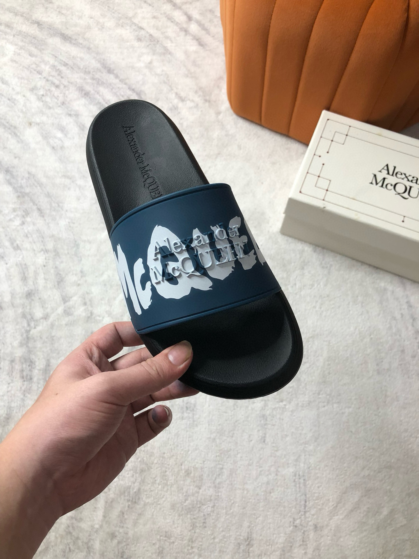 알렉산더 맥퀸 남녀공용 슬리퍼