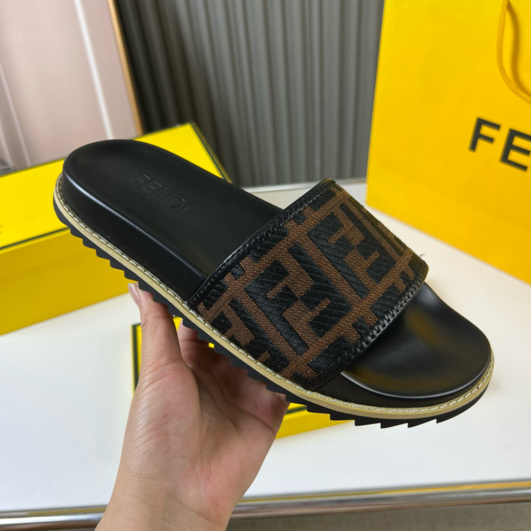 펜디 남자 슬리퍼