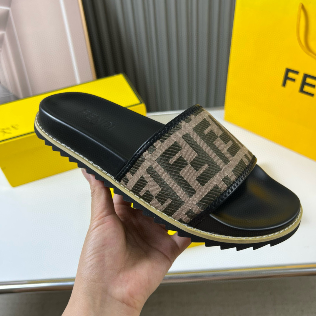 펜디 남자 슬리퍼