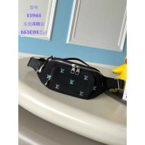 루이비통 M13961 벨트백-힙색-허리가방